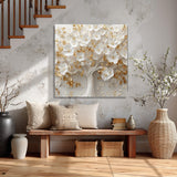 Floraison Blanche aux Accents Dorés