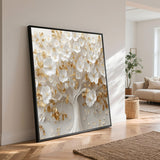 Floraison Blanche aux Accents Dorés